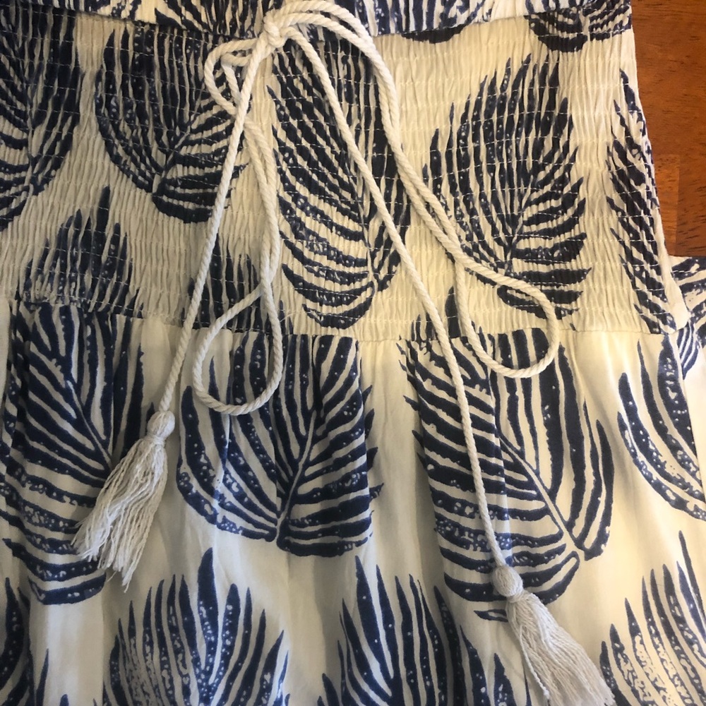 Leaf print maxi dress - Picture 2 of 3